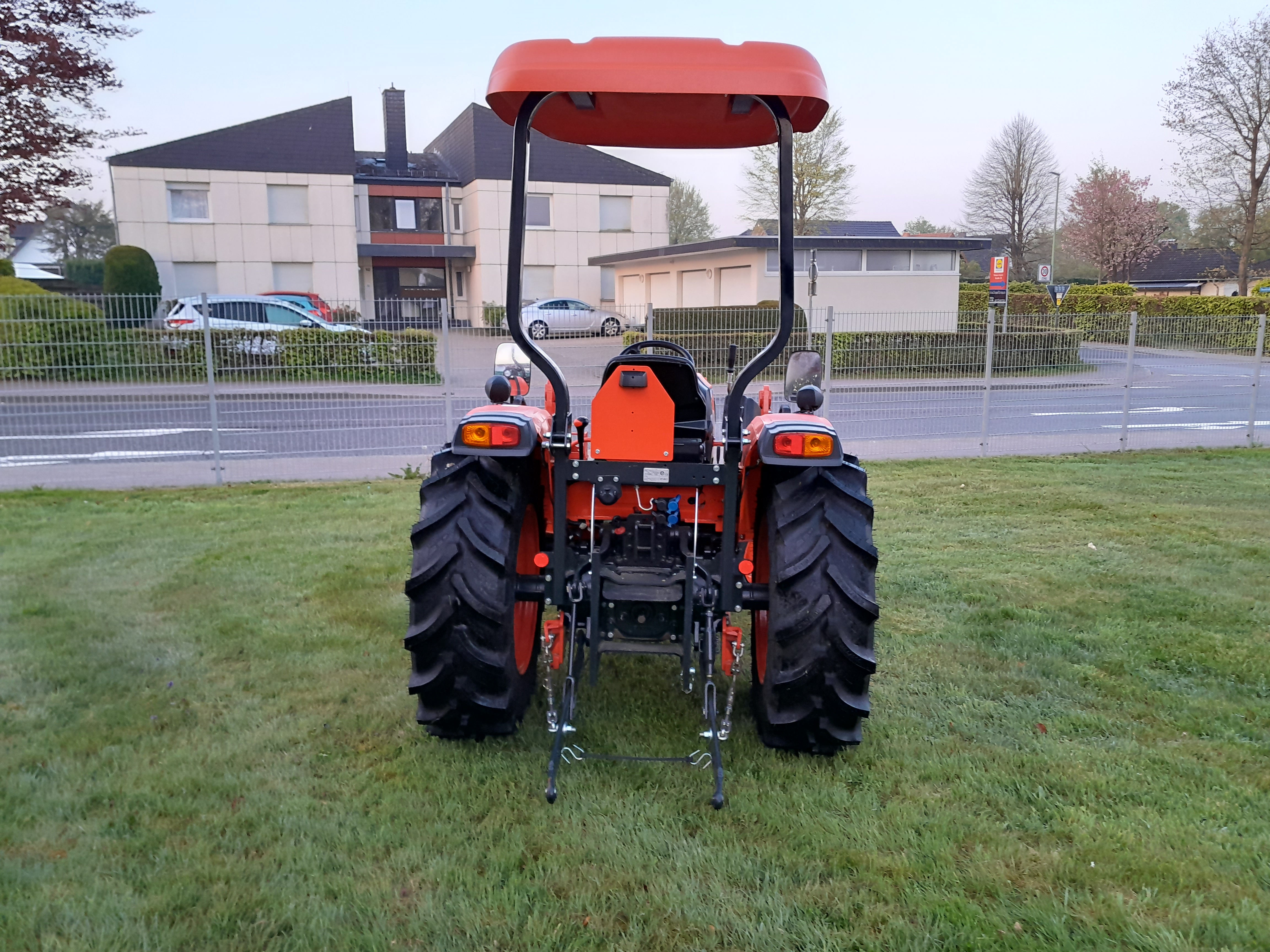 Kioti DK5020 Kleintraktor mit Sonnendach
