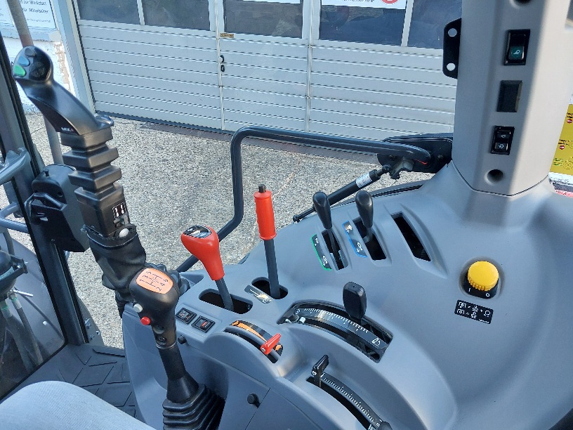Kubota M 4072